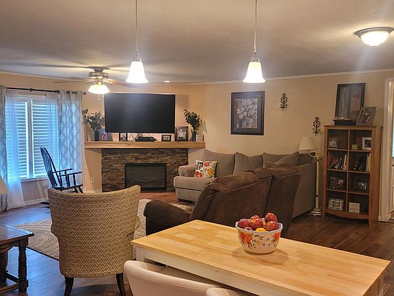 4th image of 2616 Belmont Dr