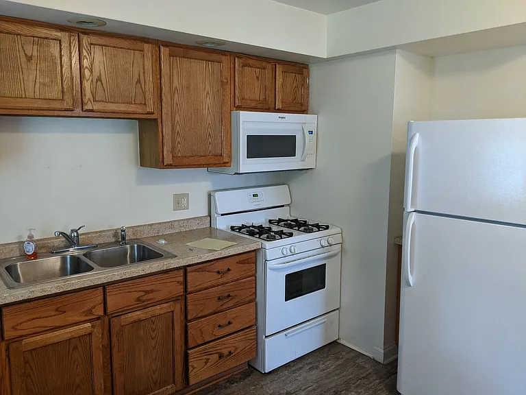 358 Augusta Ave — Photo 12
