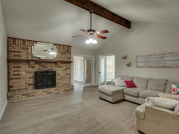 5th image of 2 Buttercup Cir