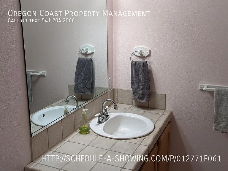 912 SW Bay View Ln — Photo 10