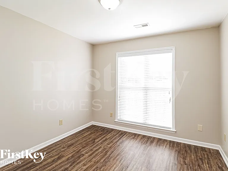 8102 Kingston Dr — Photo 6