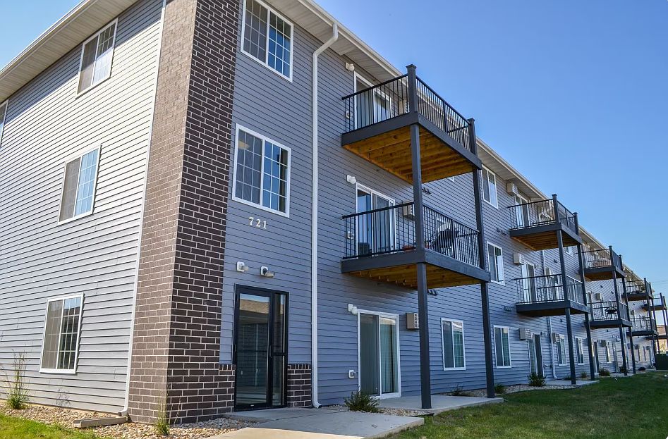 1st image of 747 SW 8th St #11577285