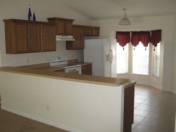 3rd image of 11247 Lakeview Dr