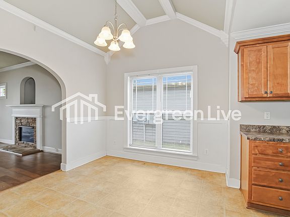 4th image of 232 Creekstone Trl