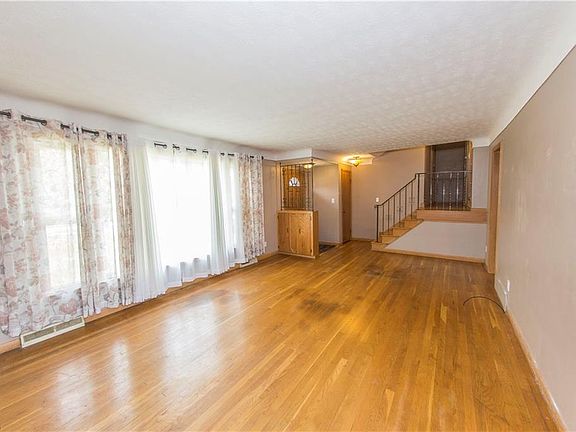 5th image of 3434 Rexway Ave