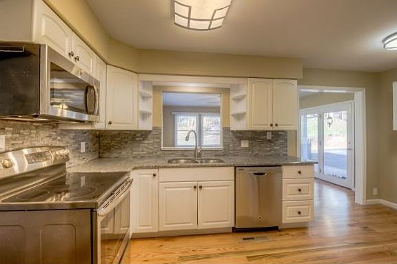 4th image of 3320 Pine Timbers Dr