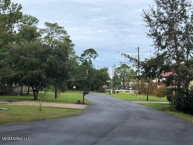 1st image of Redwood Ln Lot 19