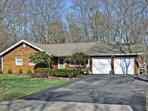 3 Ira Ct, Manorville, NY 11949