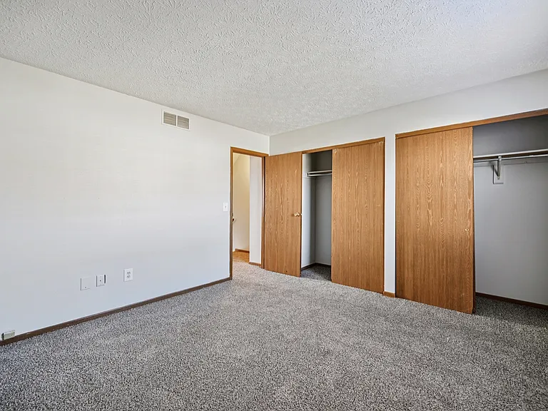 THE WILLOWS APARTMENT COMMUNITY — Photo 4