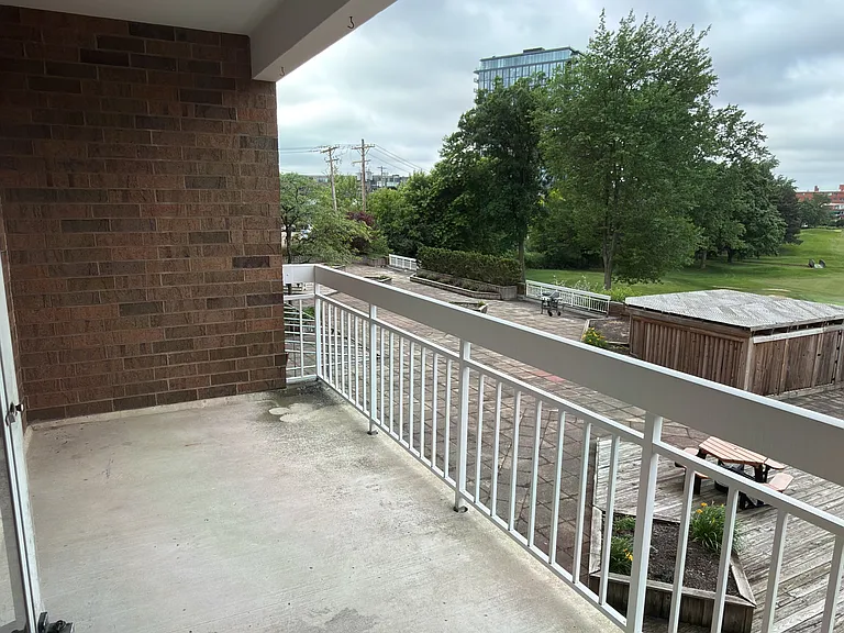 Chelsea Condos — Photo 42
