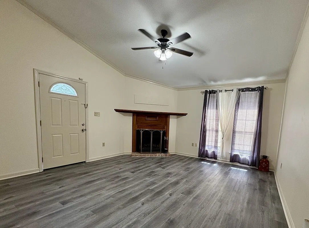 2 bed, 2.0 bath, 1234 sqft, $1,450 — Photo 2