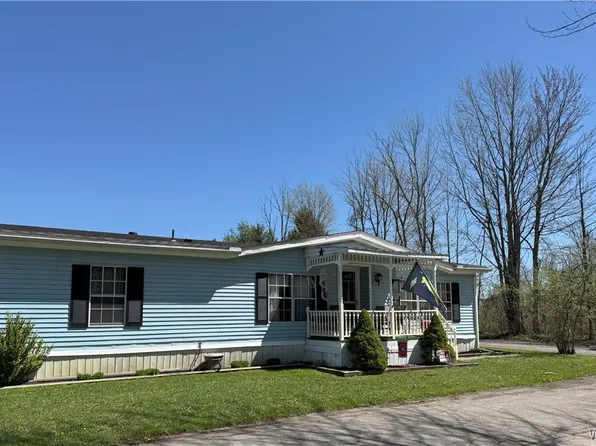 217 Dogwood Ln, Akron, NY 14001