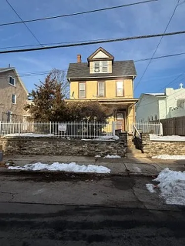 321 E Price St Photo 1