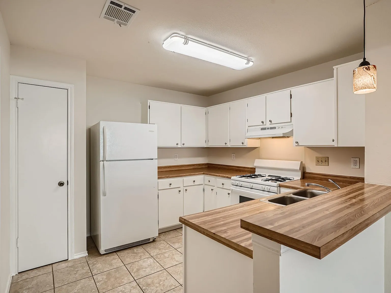 2 bed, 2.0 bath, 1023 sqft, $1,895 — Photo 4