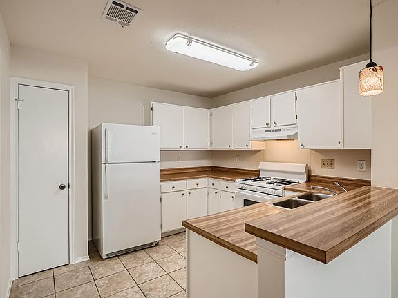 4th image of 5937 NW Kevin Kelly Pl