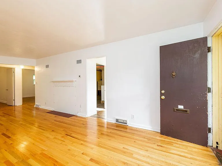 217 Milford St — Photo 6