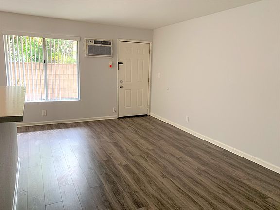 4th image of 14718 Sylvan St APT 104