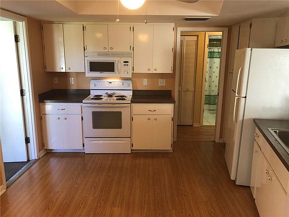 4th image of 4332 Bowling Green Cir #7