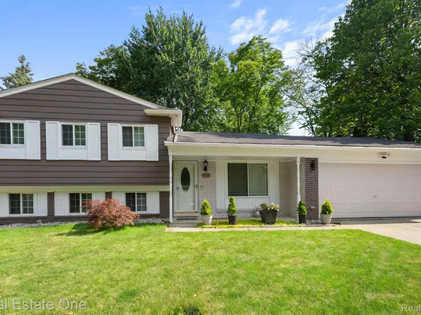 2426 Kettle Dr, Troy, MI 48083