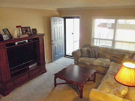 4th image of 4132 Hoover Ct