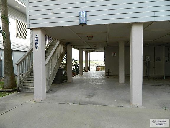 2nd image of 110 E Scallop