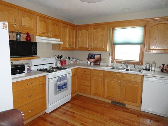 3rd image of 1506 Independence Dr