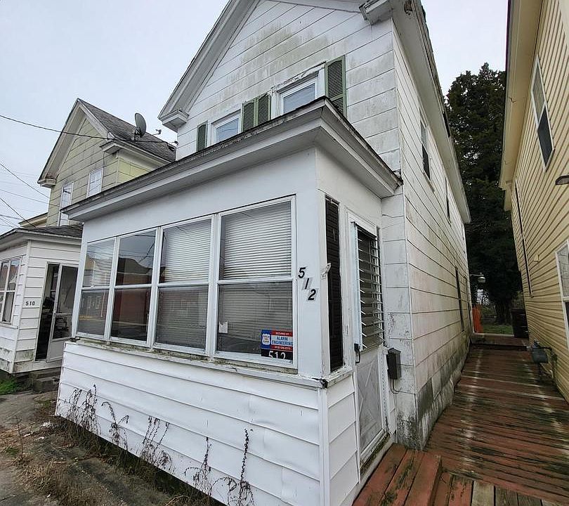 1st image of 512 Muir St