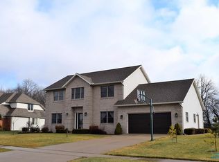 620 Woodside Dr, Wauseon, OH 43567
