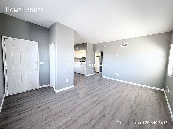 3rd image of 4957 S Park Ave APT 202