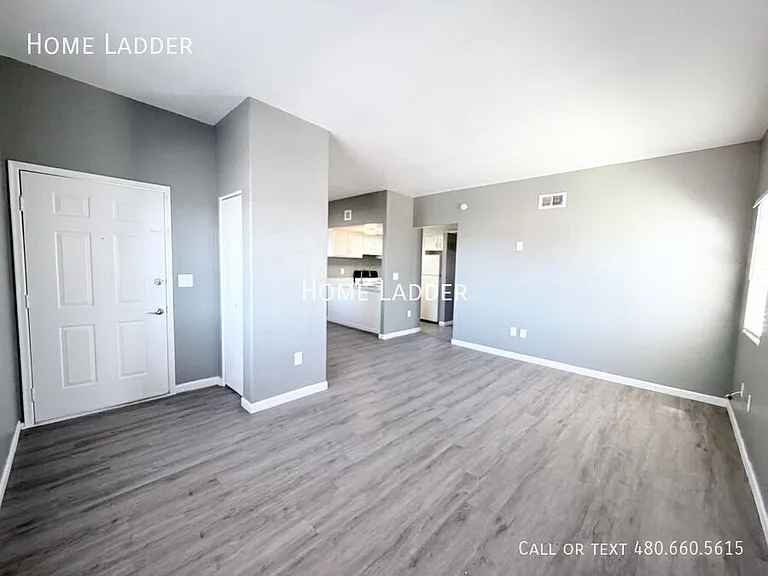 4957 S Park Ave #202 — Photo 3