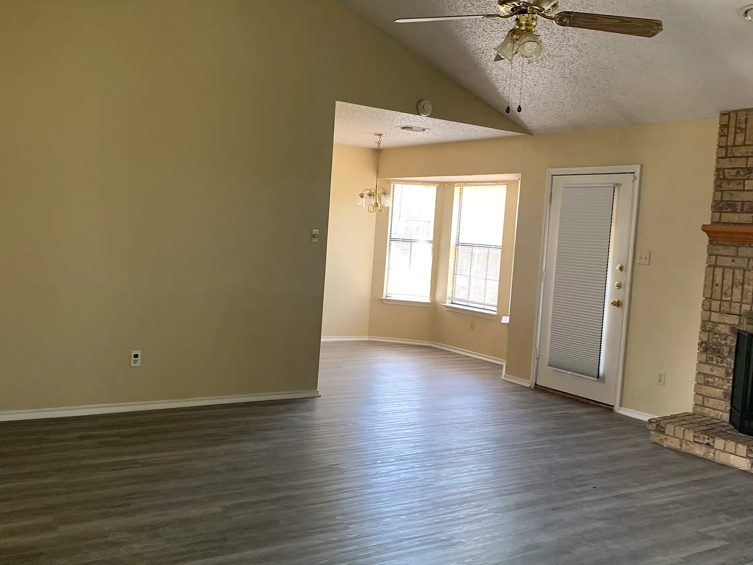3 bed, 1299 sqft, $1,350 — Photo 3