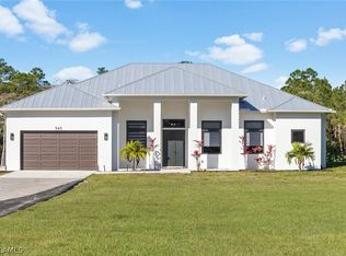 543 9th St SW, Naples, FL 34117