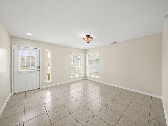 5th image of 3002 Palace Oaks Dr