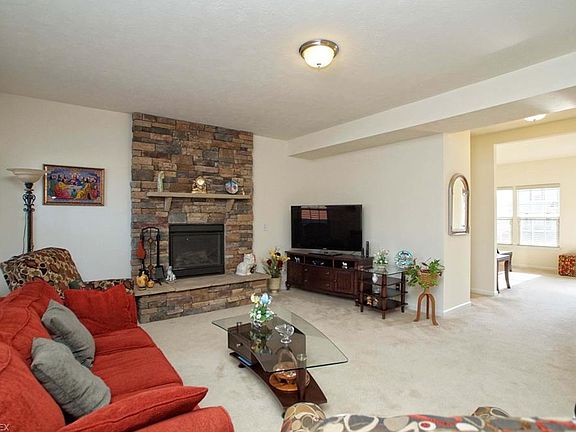 2nd image of 1861 N Ashwood Ln