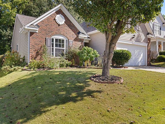 2nd image of 12 Knoll Ridge Dr