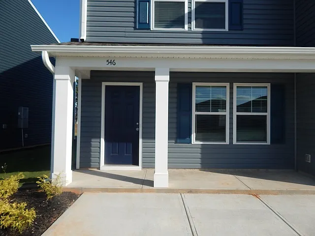 3 bed, 2.5 bath, $2,100 — Photo 2
