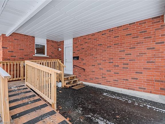 2nd image of 229 Lynden Rd #14