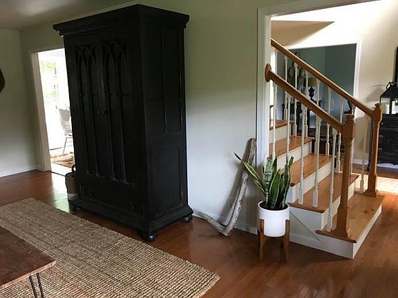 3rd image of 368 Oakwood Dr
