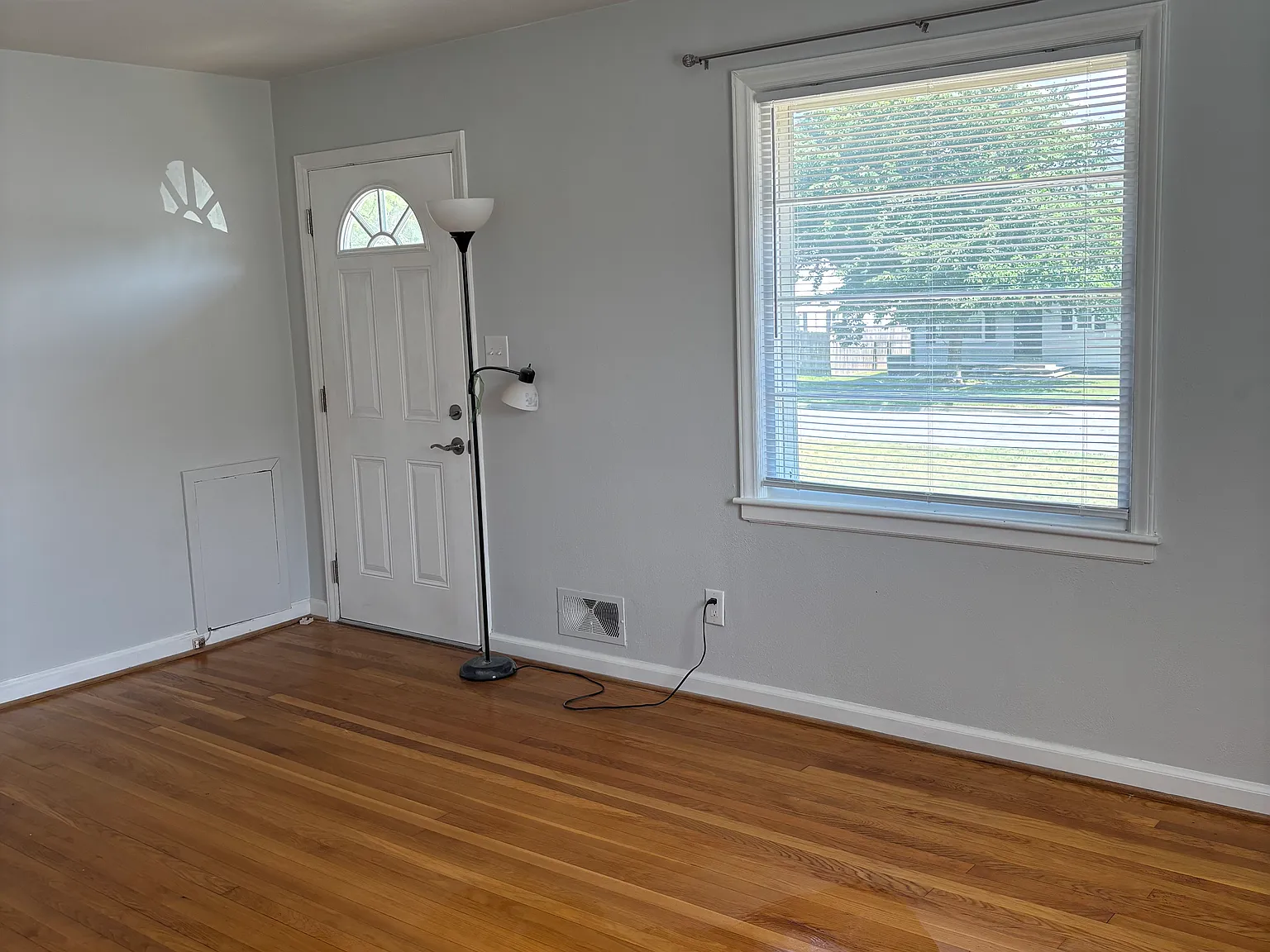 3 bed, 925 sqft, $1,710 — Photo 3