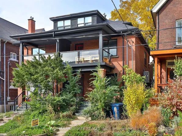 8 Grafton Ave, Toronto, ON M6R 1C4