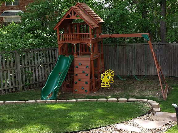 4th image of 113 Stone Mountain Ct