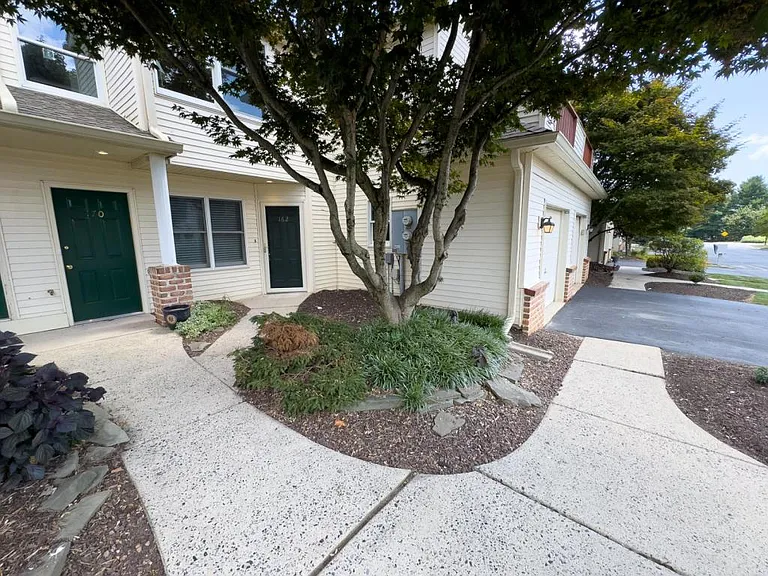 162 Lindfield Cir — Photo 3