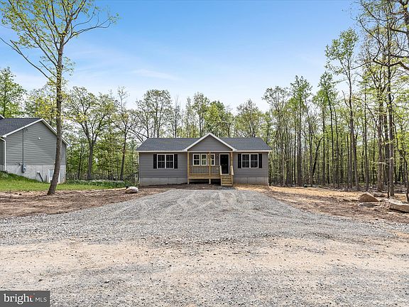 3rd image of 418 Cardinal Dr