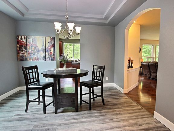 4th image of 1206 Daffodil Ave NE