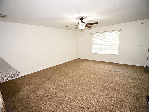 5th image of 301 Arapaho Dr