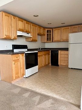 4th image of 71 Grove St APT 7