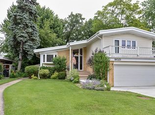 9021 Sleeping Bear Rd, Skokie, IL 60076