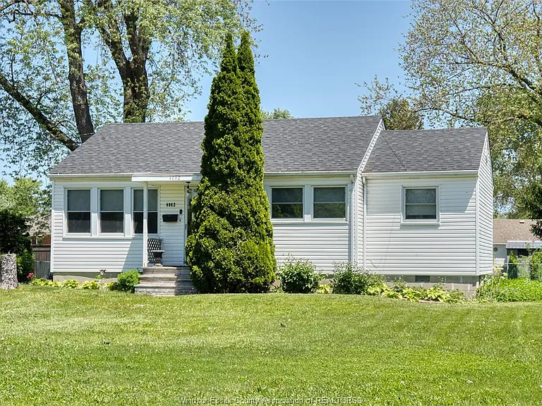 4062 Roseland Dr E — Photo 3