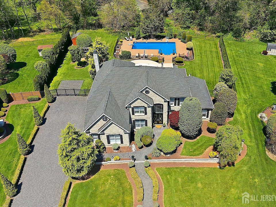 1st image of 113 Country View Dr