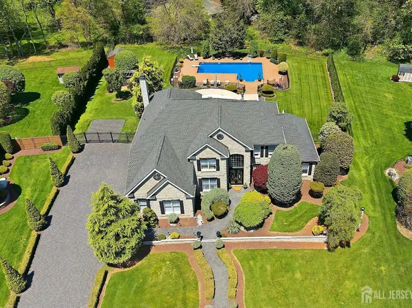 113 Country View Dr, Freehold, NJ 07728